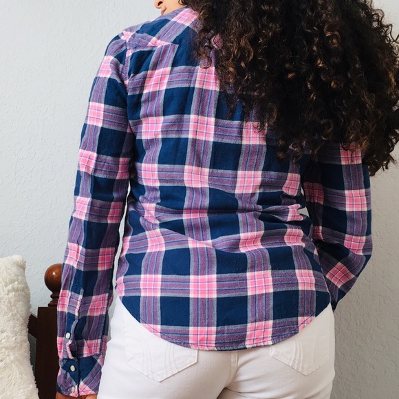 💕PLAD BUTTON UP💙 - Picture 3 of 8